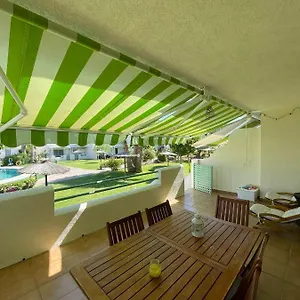 Con Porche, Piscina Y Pista De Pádel, Junto Al Campo De Golf Apartamento